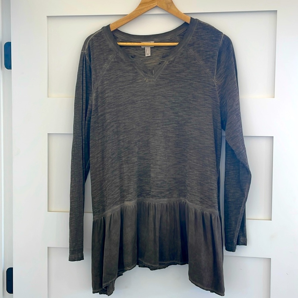 Logo by Lori Goldstein women’s top size L
